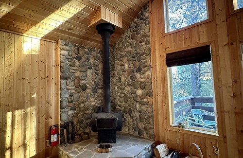 Sierra City House | Sierra City Loves Falls Cabin - Walking Distance to Waterfall & PCT