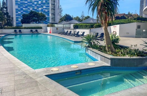 Broadbeach Apartment | Sierra Grand 15th floor Ocean Views parking