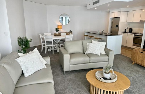 Broadbeach Apartment | Sierra Grand 15th floor Ocean Views parking