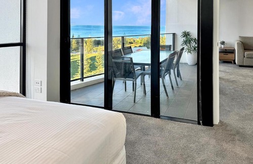 Broadbeach Apartment | Sierra Grand 15th floor Ocean Views parking