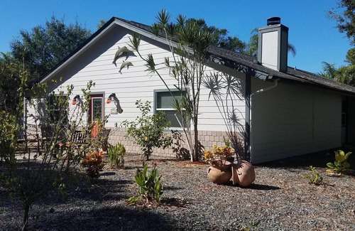 Riverview Estates House | Siesta Key 2B 2 bath with Heated Pool! Sleeps 6 ! Relaxation & Sunshine!