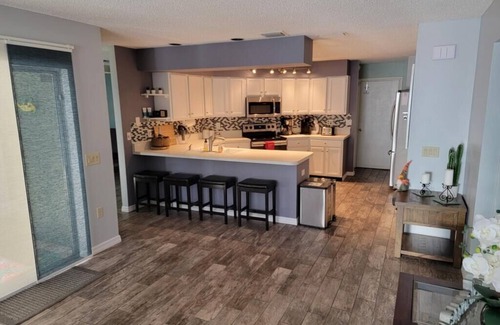 Lake Sarasota House | Siesta Key Beach Family Oasis - 3BR House with Heated Pool in Sarasota!n