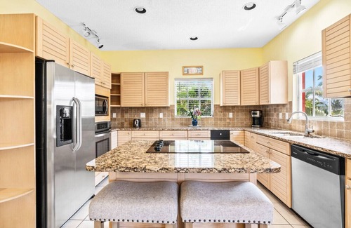 Siesta Key Village Villa | Siesta Key Village, Pool, Beach Access 4-min. Walk, 3bdr