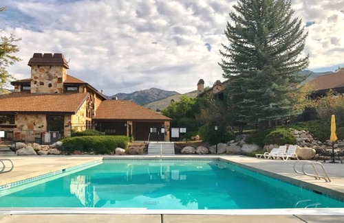 Wolf Creek Condo | Sigi's Longhorn Lodge WL1409 | Gym |Pool |Hot Tub