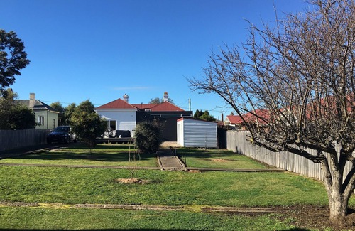 Devonport House | Signature on Gunn. Devonports finest executive holiday home.