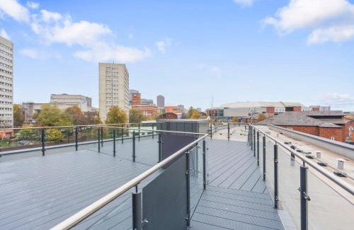 The Westside Apartment | Signature Suite- City Centre, Canal, Pool Table, Netflix Sleeps 7