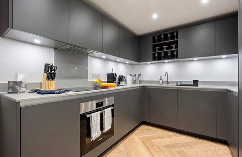 The Westside Apartment | Signature Suite: City Centre | Canal | Pool & Snooker Table | Netflix -Sleep 7