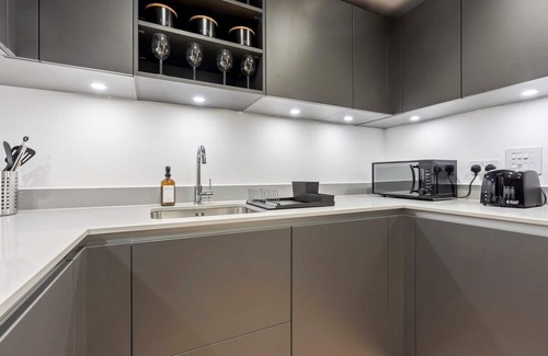 The Westside Apartment | Signature Suite: City Centre | Canal | Pool & Snooker Table | Netflix -Sleep 7