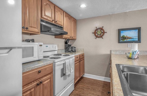 Lincoln City Condo | Siletz Bay front condo with amazing views and easy beach access, close to town.