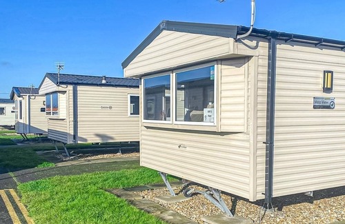 Chapel Saint Leonards House | Silver 6 Caravan WCF
