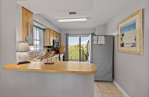 Navarre Beach House | Silver Dolphin-Gulf View home across from beach