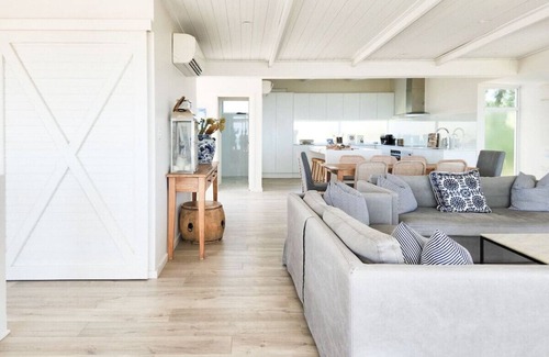 Silver Sands House | Silver Sands White House - Beachfront Oasis