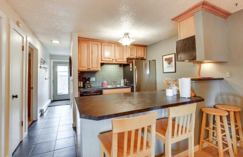 Mountain Country Apartment | Silverthorne Condo with Lake Views 10 Mi to Skiing!