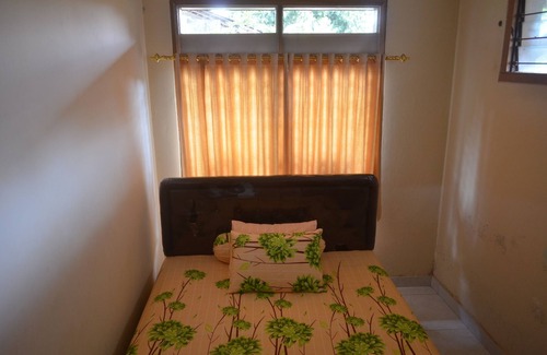 Banguntapan House | Simple 3BR House in Yogyakarta + WiFi + TV + Hot Water
