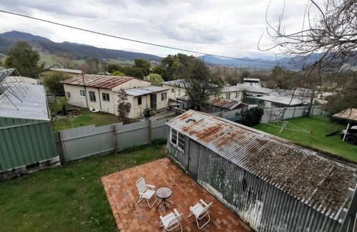 Khancoban House | Simple 4 Beedroom Home in Khancoban