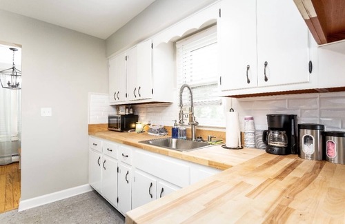 Lansing House | Simple and Sweet I 2 BR 1 BA Home in Lansing