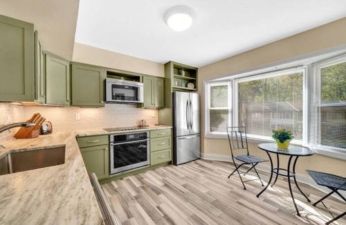 Royal Pines House | Simple comforts of home conveniently located