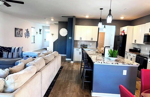 Southeast Raleigh House | Simple Elegant Single Fam Home < DT Raleigh NCSU