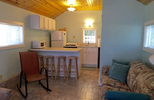 Clear Lake Cottage | Simple & Fun Studio Cottage