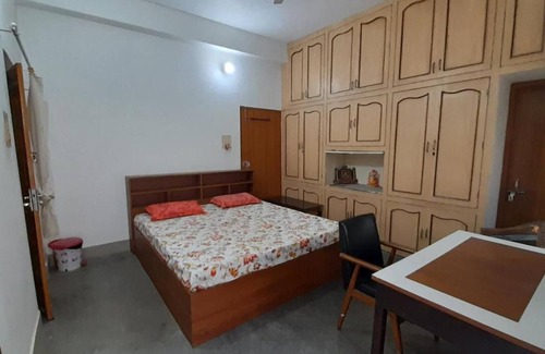 Varanasi Bed & Breakfast | Simple, Hygienic and peaceful stay with a workstation