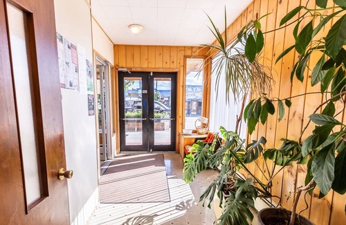 Creston House | Simple room with 2 queen beds, full bathroom.