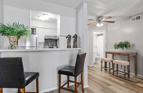 Park Central Apartment | Simplicity and Convenience! Pool View w. Balcony!