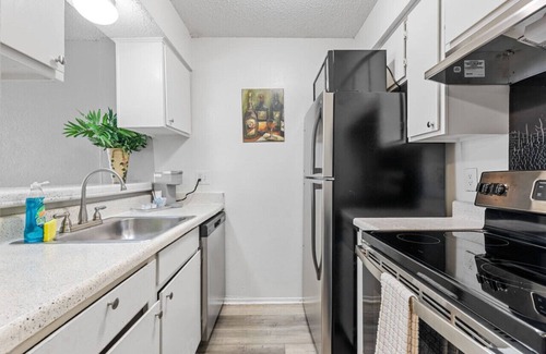 Park Central Apartment | Simplicity and Convenience! Pool View w. Balcony!