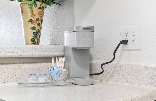 Park Central Apartment | Simplicity and Convenience! Pool View w. Balcony!