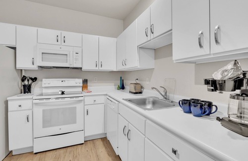 Far North Central Apartment | Simplicity At the Rim 1121 I Comfy 2 Bed 2 Bath