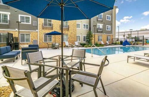 Far North Central Apartment | Simplicity At the Rim 1117 I Spacious 1 Bed 1 Bth