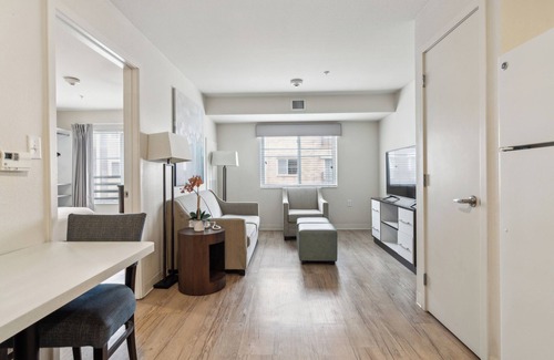 Far North Central Apartment | Simplicity At the Rim 1317 I Comfy 1 Bed 1 Bath