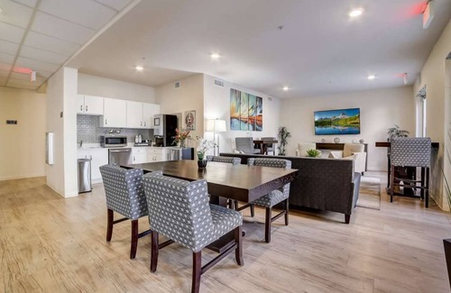 Far North Central Apartment | Simplicity At the Rim 1415 I Spacious 1 Bed 1 Bth