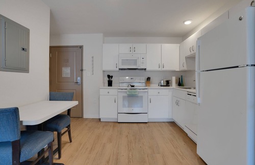 Far North Central Apartment | Simplicity At the Rim 1407 I Comfy 1 Bed 1 Bath