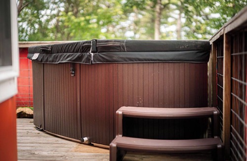 Fancy Gap Cottage | "Simply Serenity Yurt"- Unique Mountain Getaway w/Hot Tub on Blue Ridge Parkway