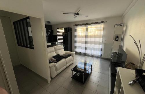 Decines-Charpieu Apartment | Since 1996 - Groupama Stadium, LDLC Arena, Eurexpo, Lyon, Appartement Calme