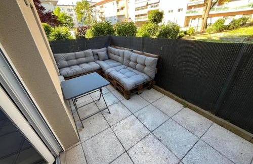 Decines-Charpieu Apartment | Since 1996 - Groupama Stadium, LDLC Arena, Eurexpo, Lyon, Appartement Calme
