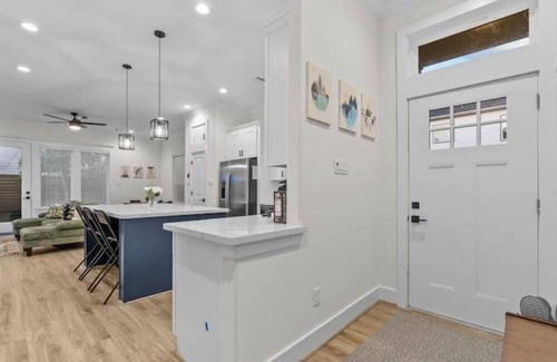 OST - South Union House | Sing, Soak & Stay In Houston!
