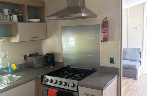 Clacton-on-Sea House | Singh&Leite Family caravan for 10 people with 2toilets and lovely Decking