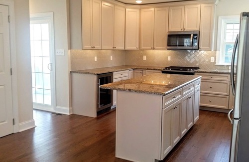North End House | Single Family Custom 5 BR 3.5 BA 5 Decks, Steps to Beach/Boards