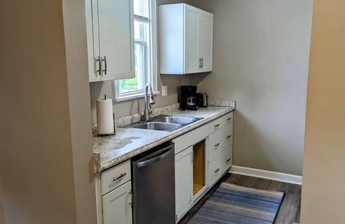 Near East Columbus House | Single family home. 2 bed, 1 bath. Month to month fully furnished. Pets ok.
