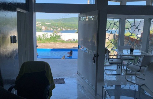 Tequesquitengo House | Single house in front of the lake