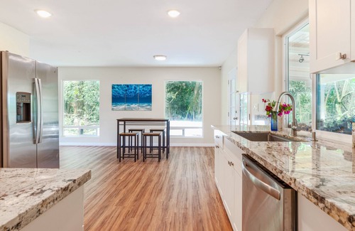 Kapoho House | Single-level, dog-friendly home with a full kitchen, washer/dryer, patio