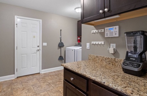 Navarre House | Single-level home with pool, enclosed yard, screened lanai, grill & home office
