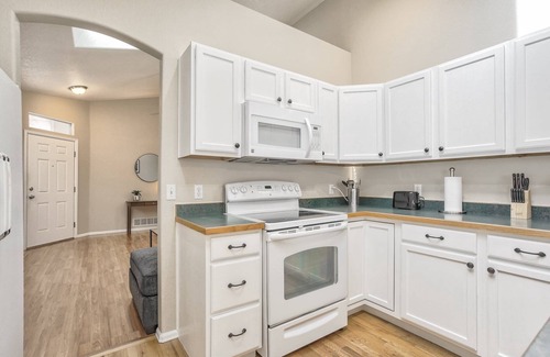 Cheyenne Meadows House | Single Level Living, Gated, Beautiful SW Cheyenne Mountain Area, Garage, AC, Wifi, Workspace, Park