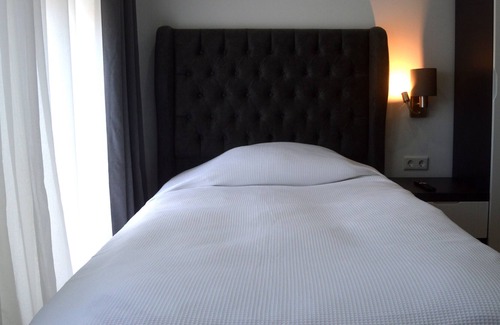 Rodheim vor der Hohe Apartment | Single room balcony at Rosbacher nun Residenz