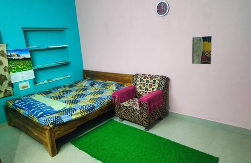 Puri House | single room with attach bathroom ,kitchen ,air condition,free wifi .travel serv.