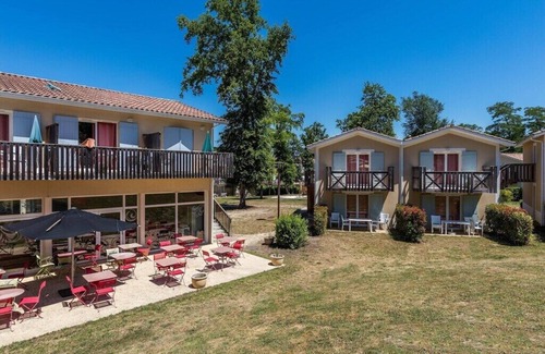Barbaste Apartment | Single-storey terrace apartment in the Golf residence