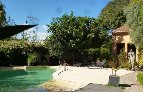 Aiguelongue Villa | single storey villa in Montpellier with garden and landscaped pool, 4 people