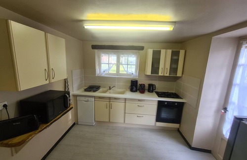 Migne Cottage | Single-story house with pond, linens and cleaning included