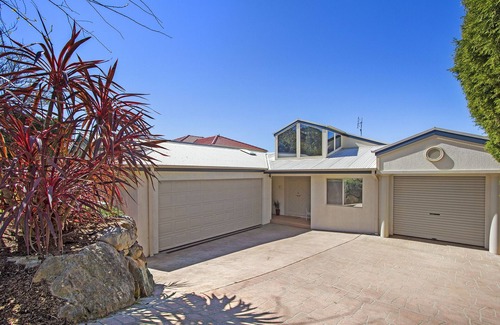 Mollymook House | Sippers at Seaview, Mollymook